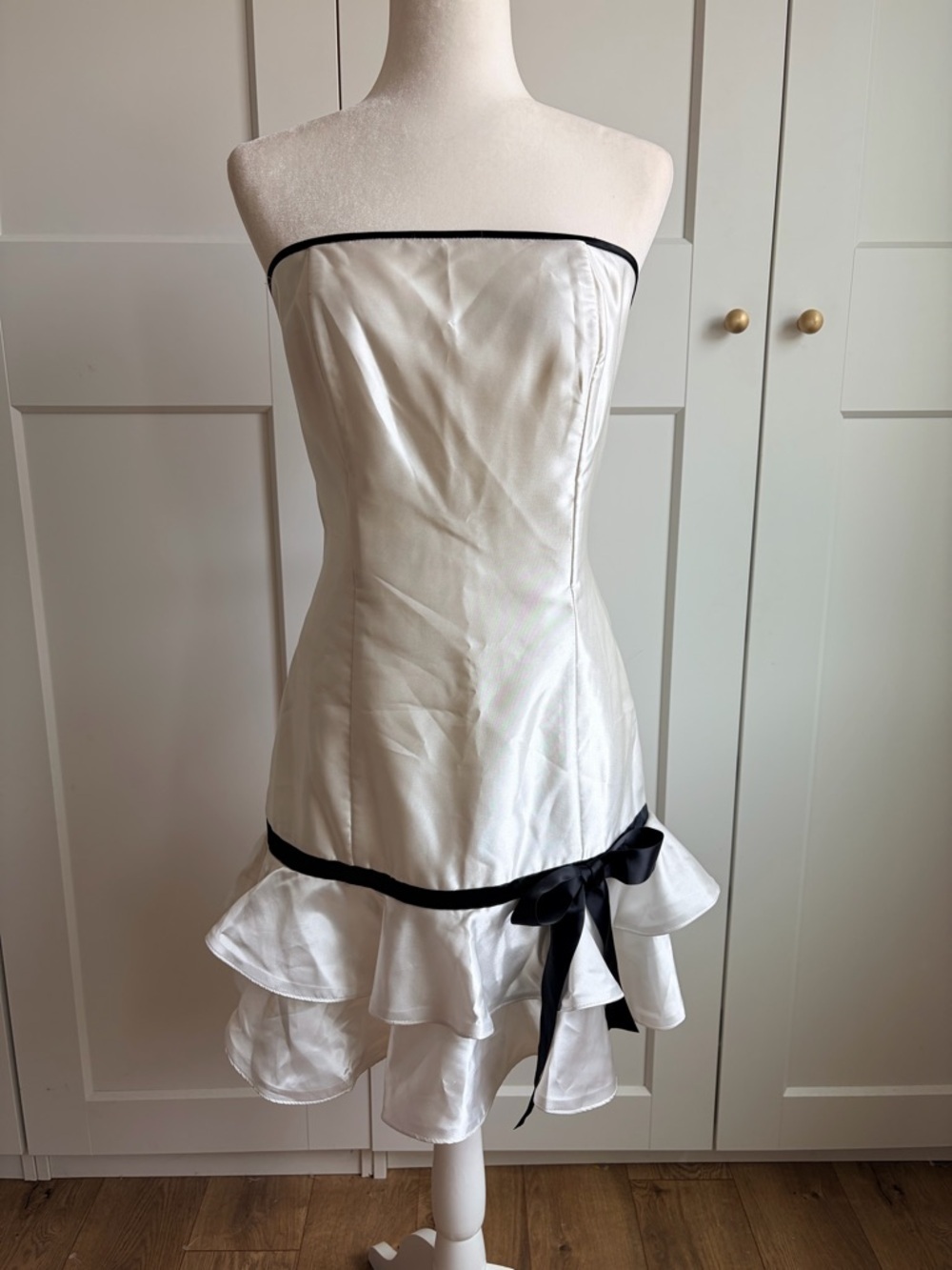 Jessica McClintock for Gunne Sax Vintage White Dress With Black Bow | 9/L
